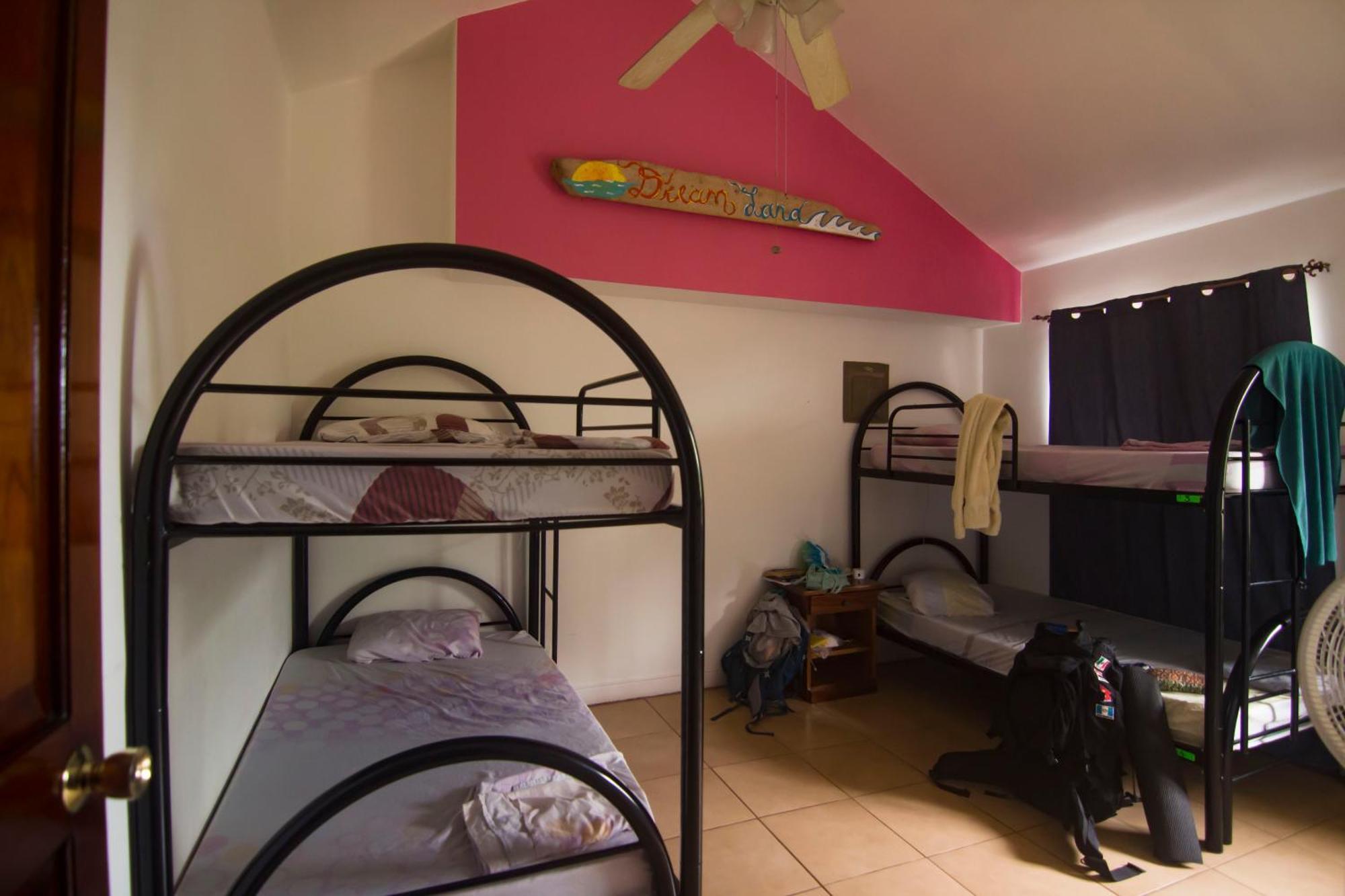 Wipeout Hostel Jaco Bagian luar foto