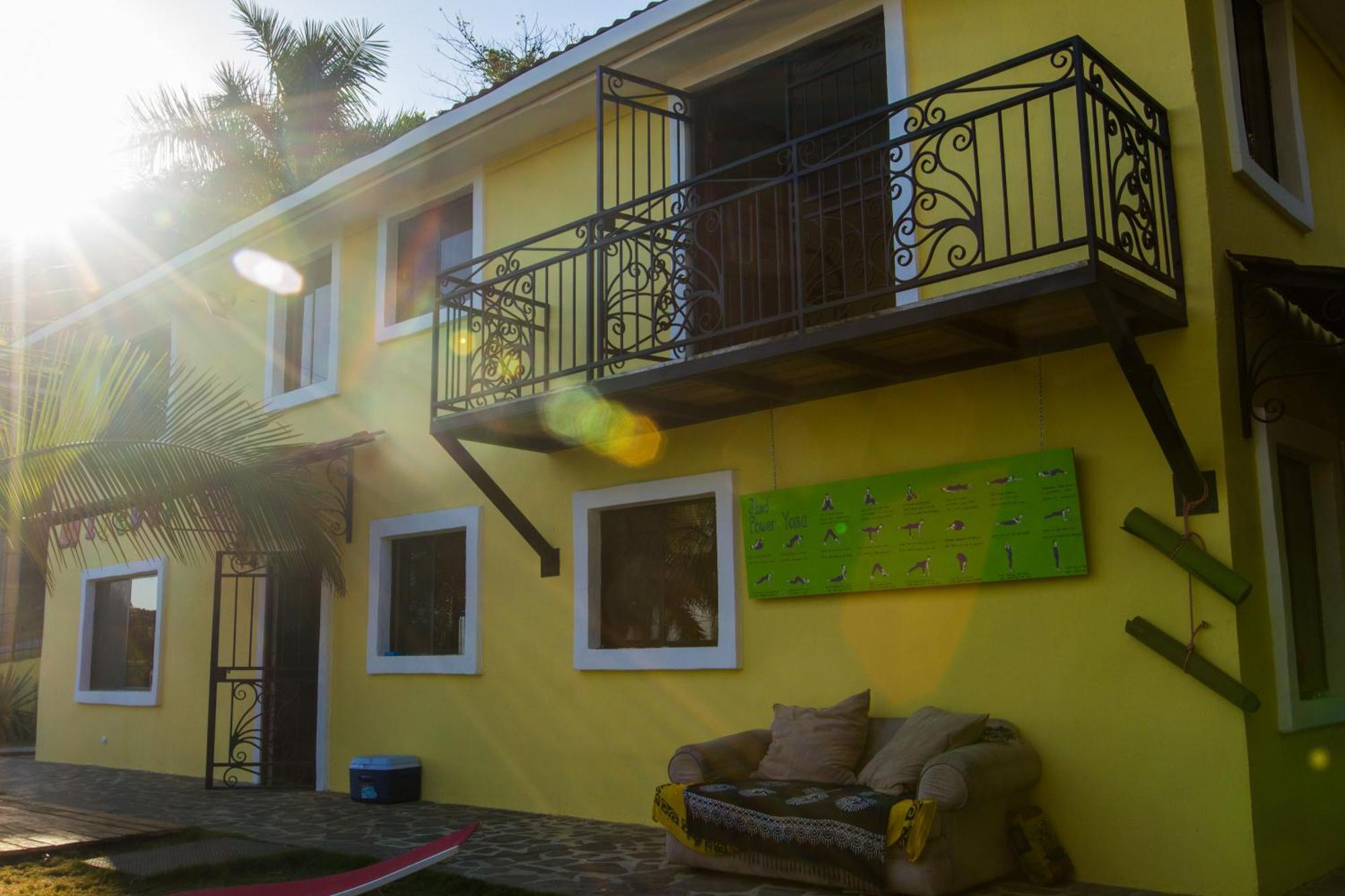 Wipeout Hostel Jaco Bagian luar foto