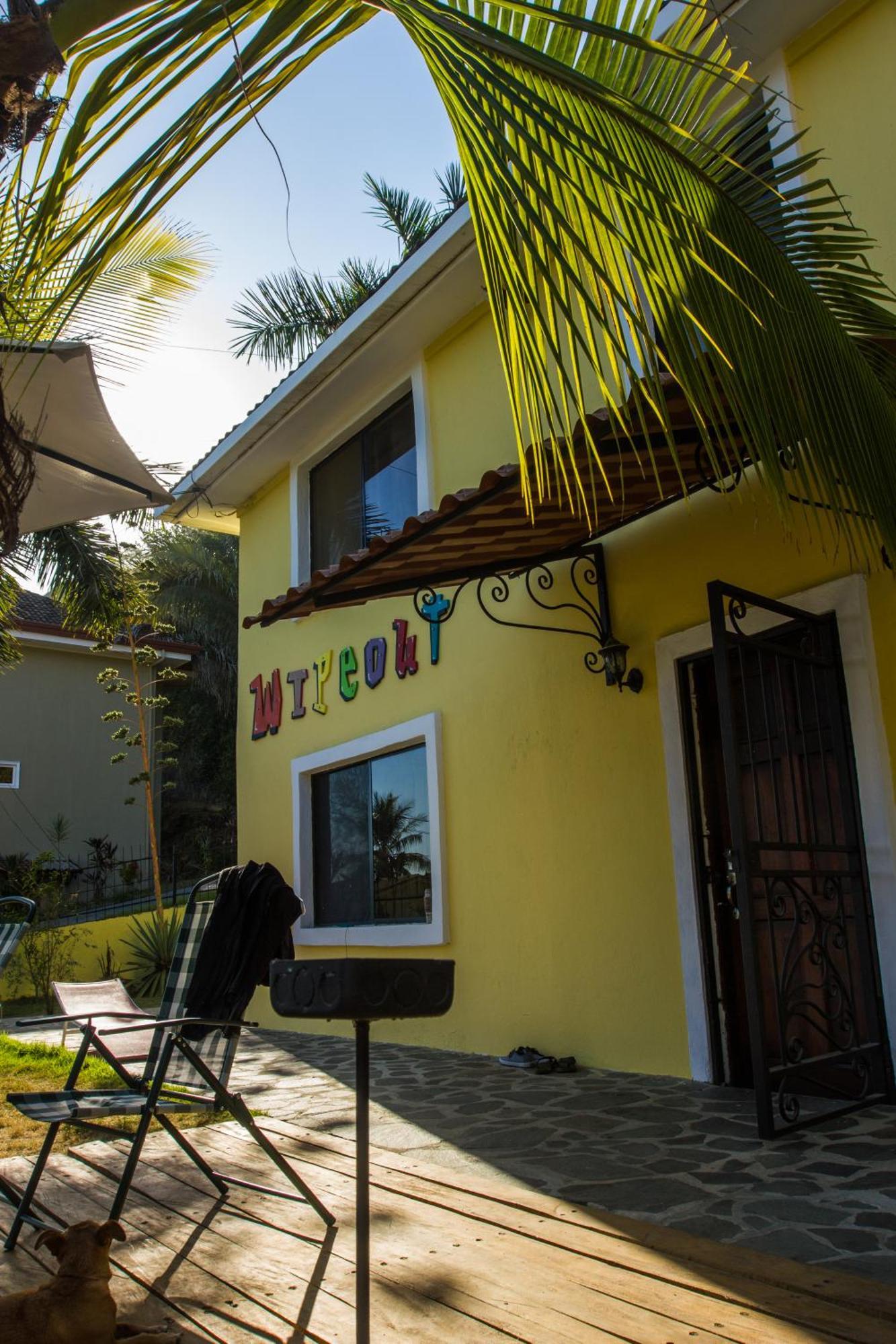 Wipeout Hostel Jaco Bagian luar foto